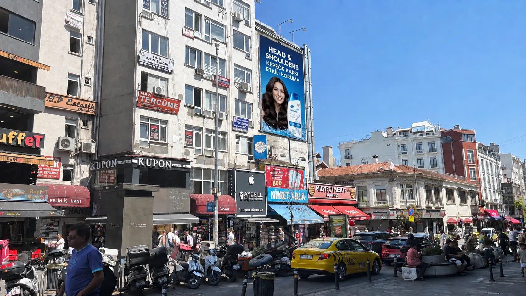 Bakırköy İstanbul Caddesi Carousel AVM karşısı reklam alanı