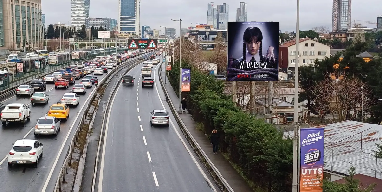 Çağlayan E-5 Adliye karşısı açıkhava reklam alanı