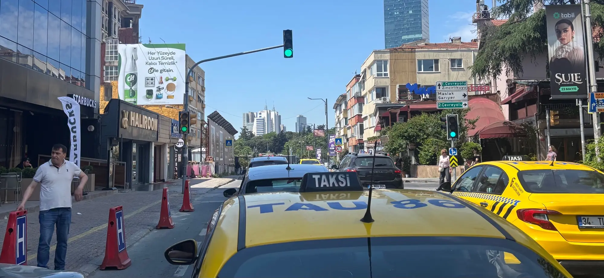 Etiler çıkışı Zincirlikuyu açıkhava reklam alanı