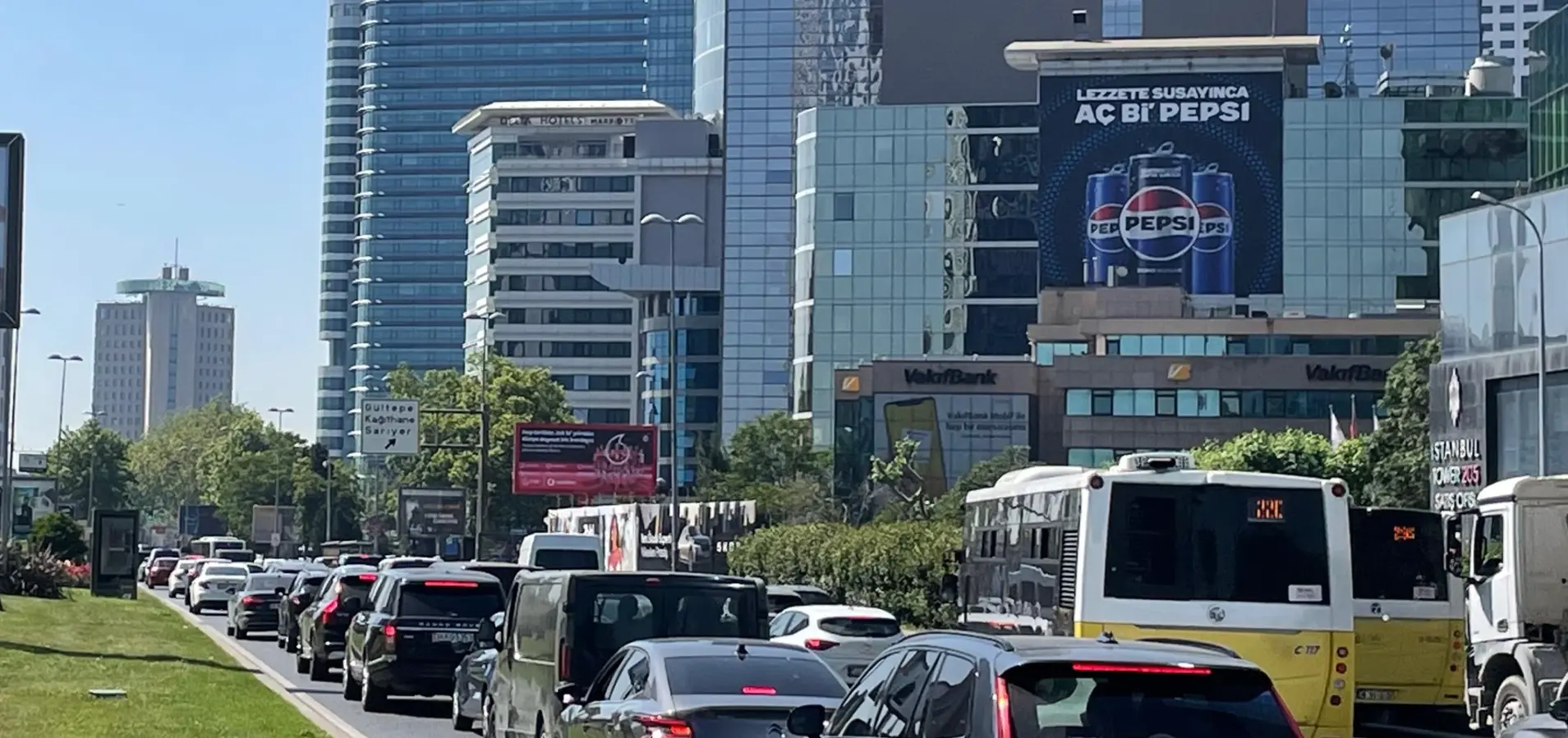 Levent Büyükdere Caddesi açıkhava reklam alanı